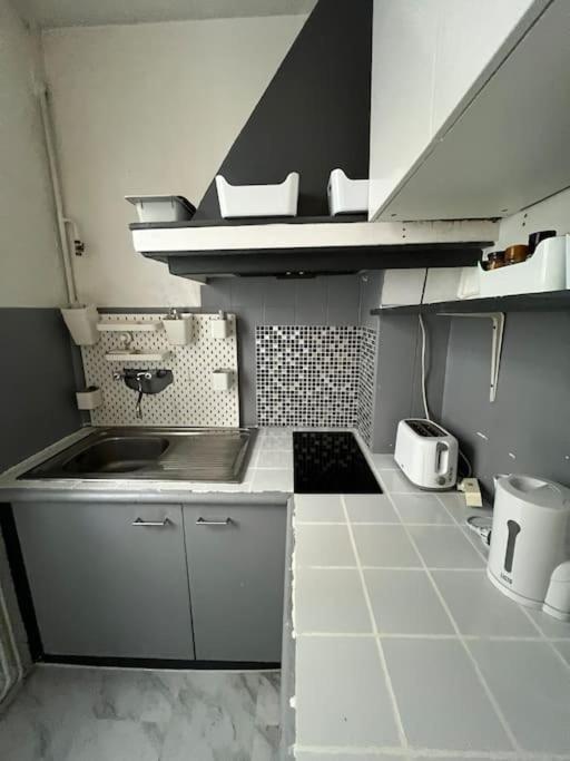 Montmartre Joli 2 Pieces Au Pied Du Sacre Coeur Apartment Paris Exterior photo